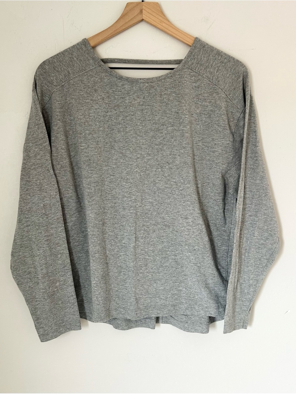Women's Oversized Gray Long Sleeve Athletic Top